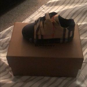 Burberry toddler shoe 6 shirt3y pant12m